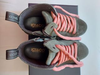 Scarponcini Igi&Co scamosciati verde,lacci rosa 36