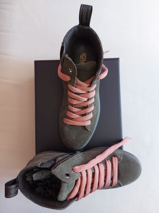 Scarponcini Igi&Co scamosciati verde,lacci rosa 36