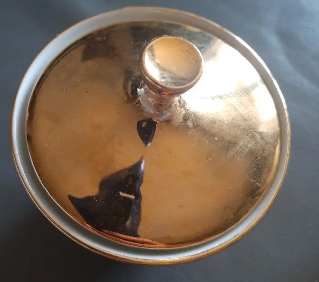 Zuccheriera in porcellana dorata