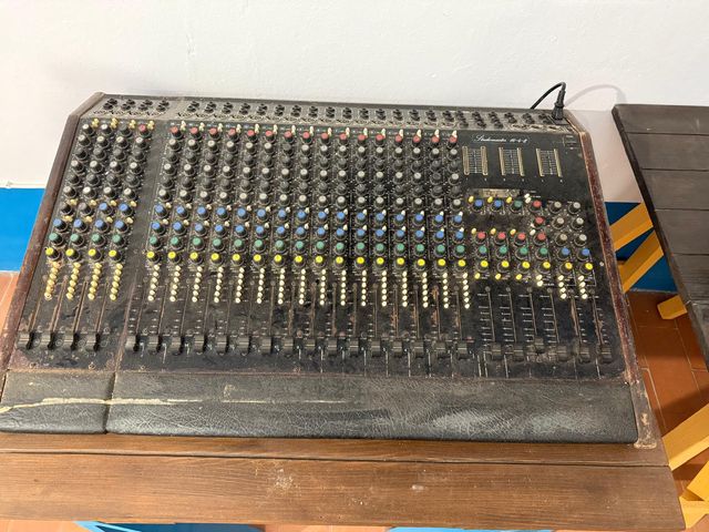 Mesa mezclas Studiomaster 16-4-2