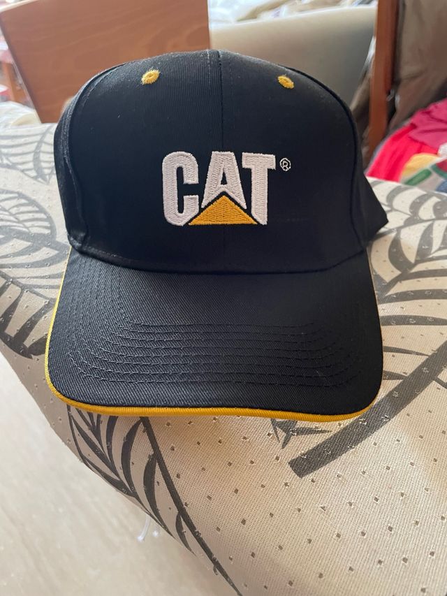 Berretto CAT nero e giallo nuovo