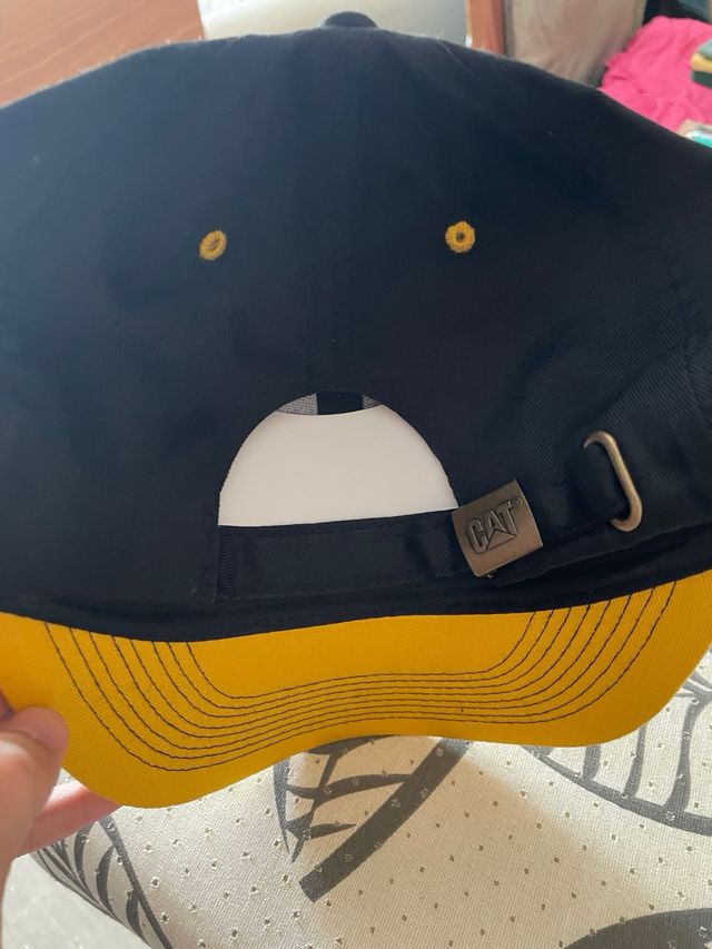 Berretto CAT nero e giallo nuovo