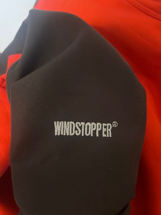 Chaqueta The North Face Summit Series roja y negra