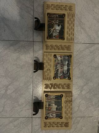 Perchero de madera con imágenes