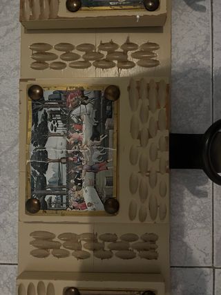 Perchero de madera con imágenes