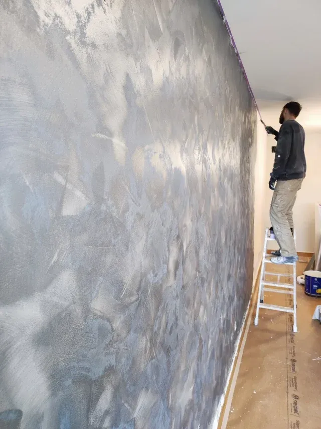 Pintura decorativa efecto metalizado