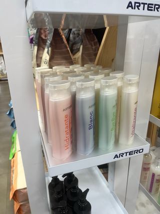 2 Expositor Artero cosmética