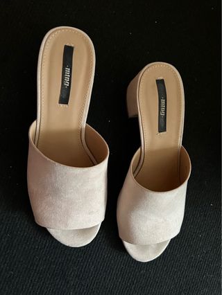Sandalias Mustang beige tacón bajo