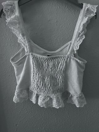 Top blanco crop encaje