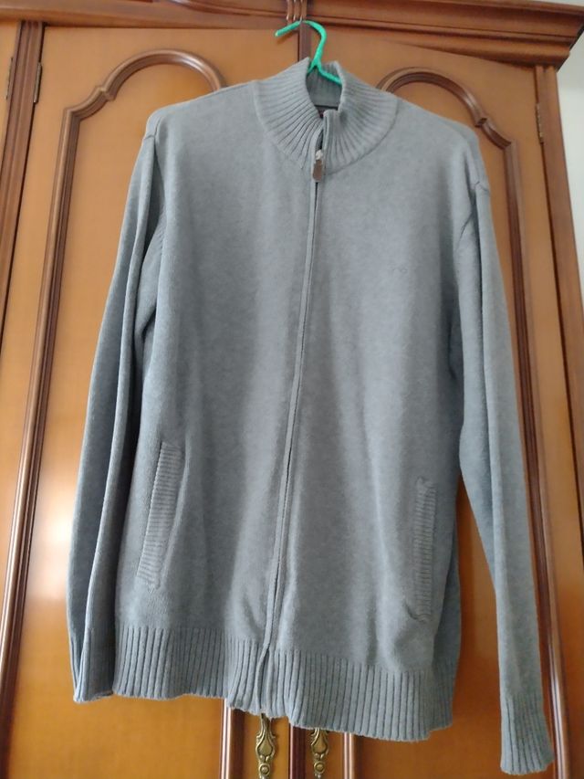 Chaqueta con cremallera