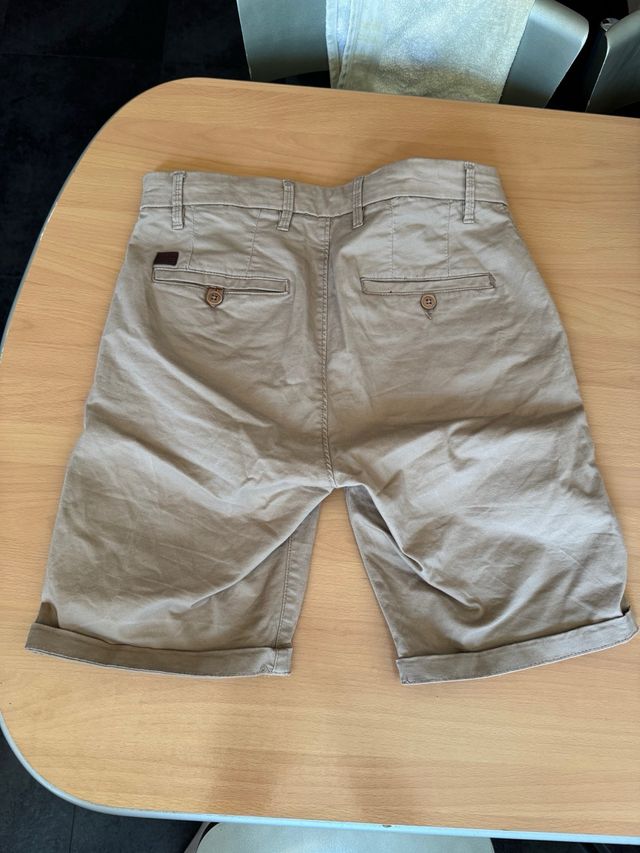 Pantalones cortos chinos beige