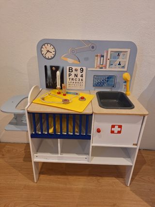 Clínica Veterinaria Infantil de Madera