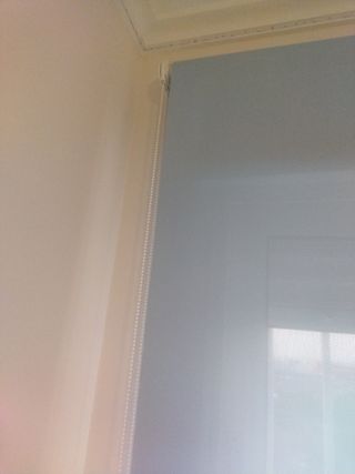 Estor enrollable azul - Dormitorio.