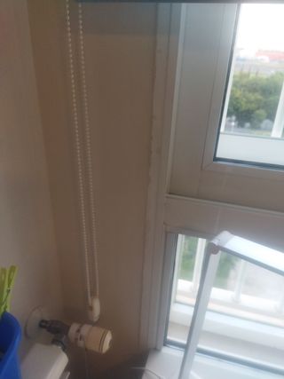 Estor enrollable azul - Dormitorio.