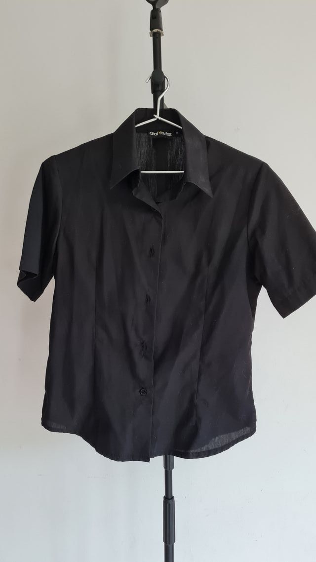Camisa negra manga corta