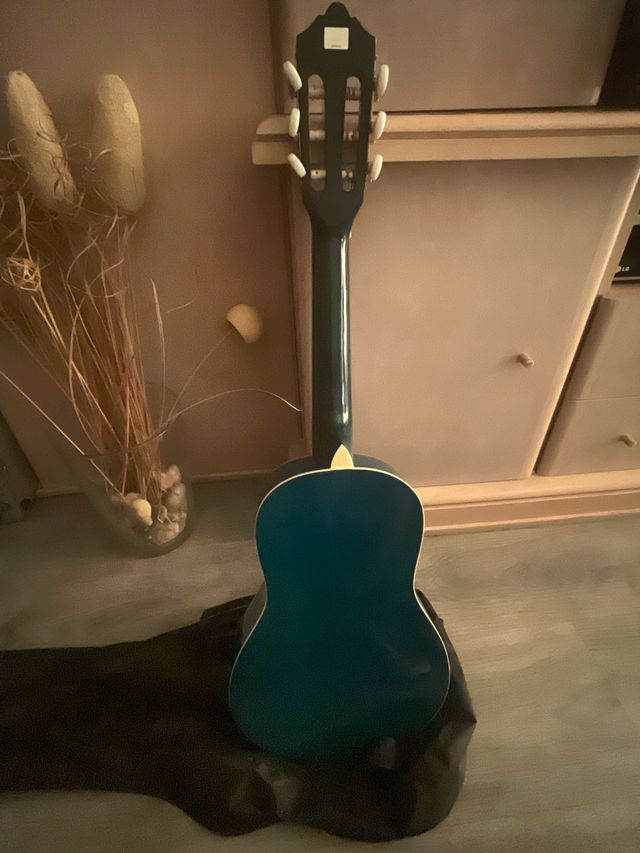 Guitarra clásica Ashton azul