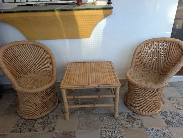 Mesa y 2 sillas ratán | bambú