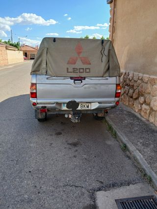 Mitsubishi L 200 2001