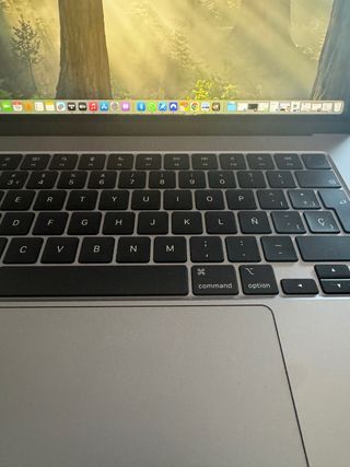 - Apple MacBook Air Retina M2 15" 256 GB -