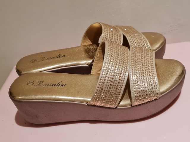 Sandalias doradas