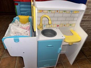 Mueble juguete 3 en 1 cocina, bañera y cuna