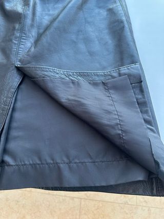 Falda recta piel negra. talla 44