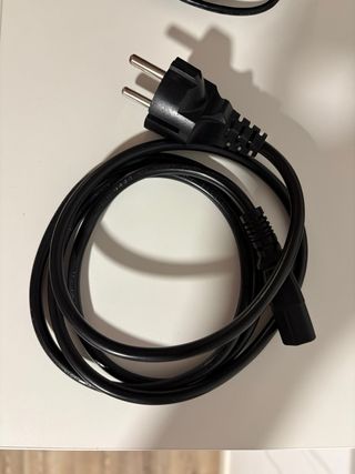 PS4 Pro 1TB + Mando + Cables