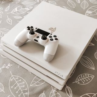 PS4 Pro Blanca + juegos FROM 