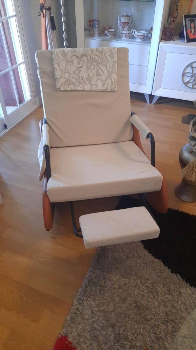Silla mecedora beige