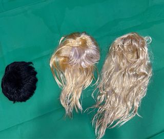 3 Pelucas Disfraz: Rubia, rubia oscura, negra