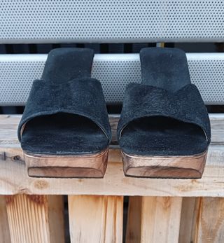 Sandalias Aquende piel-madera.