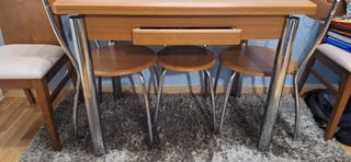 Mesa extensible + 4 sillas madera