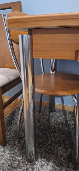 Mesa extensible + 4 sillas madera