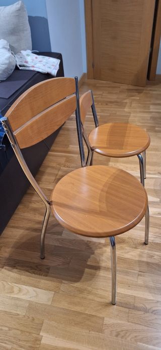 Mesa extensible + 4 sillas madera