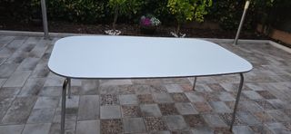 Mesa comedor y terraza Ikea blanca más 6 sillas.