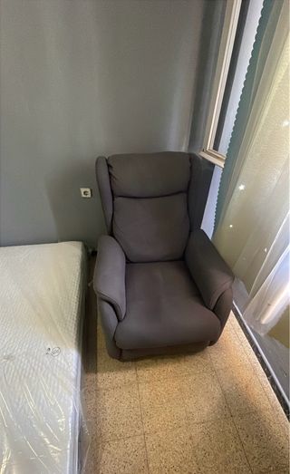 Sillón reclinable gris