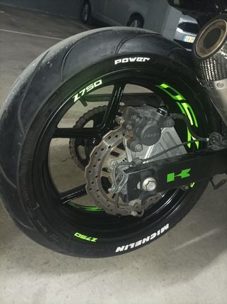 Moto 
Kawasaki Z750 - A2