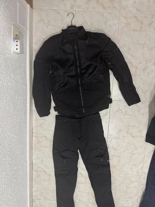 Conjunto moto Dainese negro