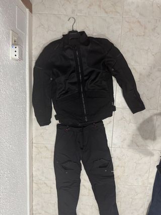 Conjunto moto Dainese negro