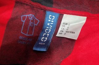 Camicia a quadri rossa e nera