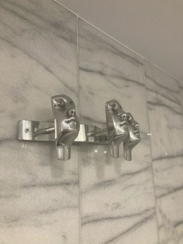 Perchero pared 3 cabezas metal