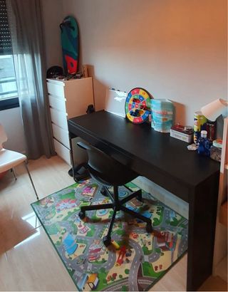 Escritorio infantil IKEA negro