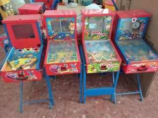 Máquinas recreativas expendedoras de pinball