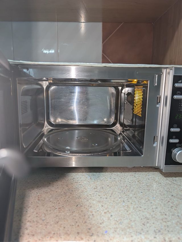 Microondas Black+Decker BXMY901E - 25L 900W