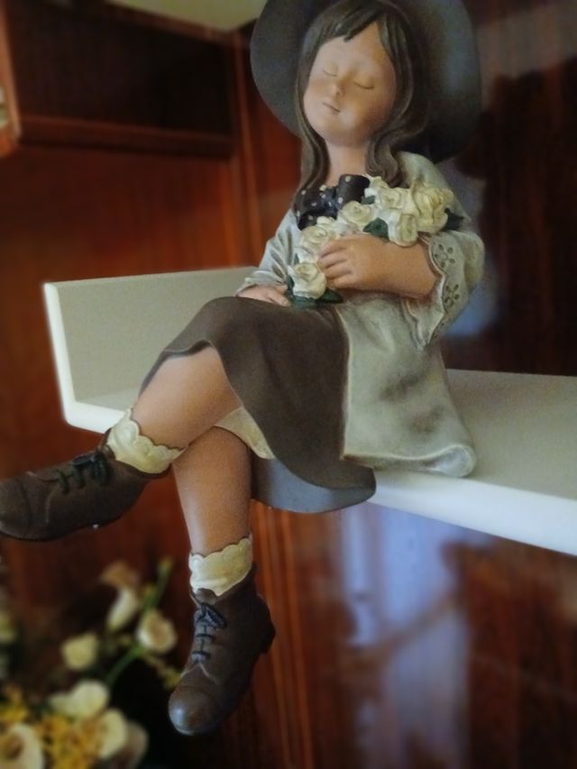 Figura Niña Flores - Porcelana