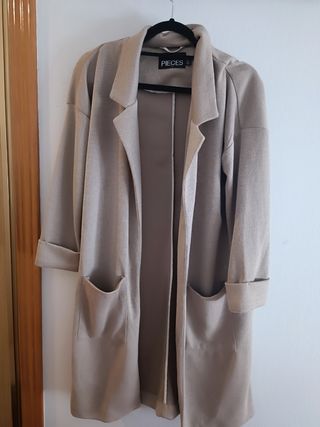 Abrigo Pieces beige talla M