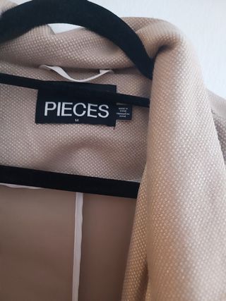 Abrigo Pieces beige talla M