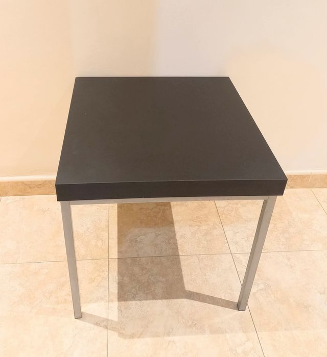 Mesa centro ó auxiliar negra metalica