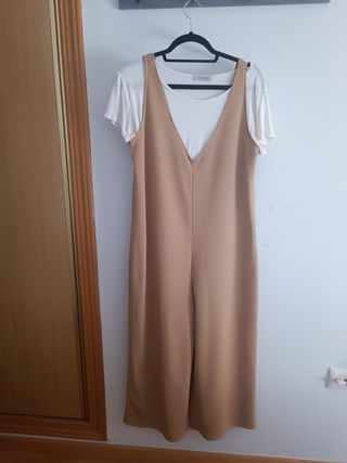 Mono beige y camiseta blanca - Talla única