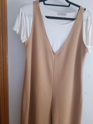 Mono beige y camiseta blanca - Talla única